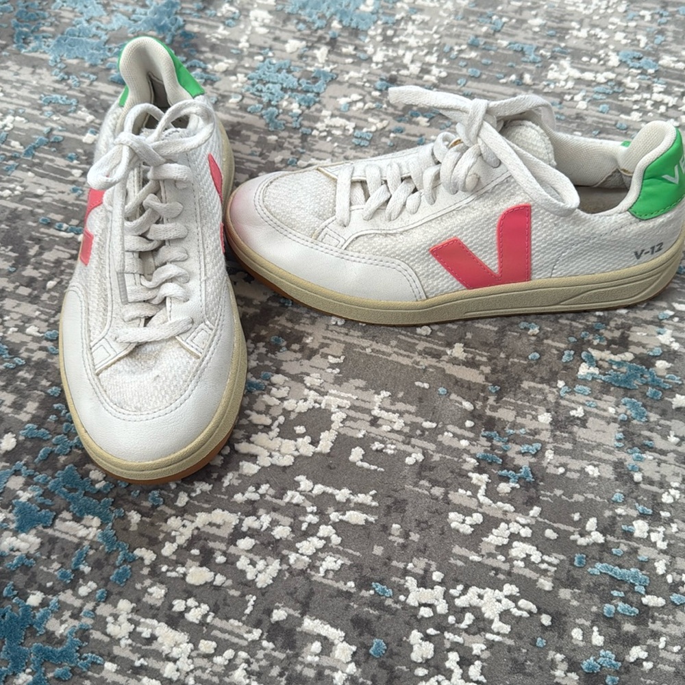 Pink/Green/White Vera V-12. Size 37